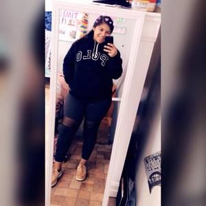 Meet your Posher, Desiree